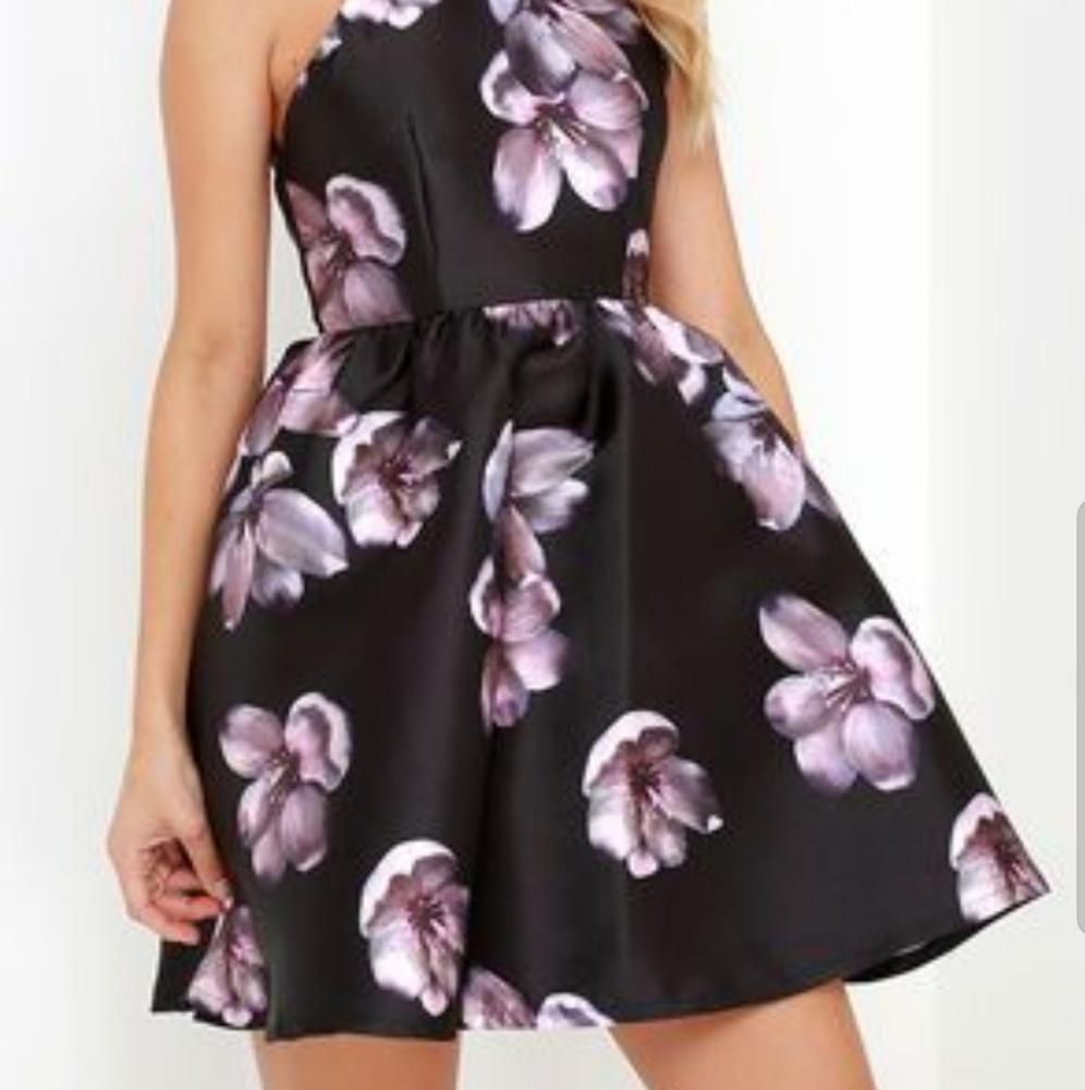 Lulu's botanical bliss backless dress - Picture 2 of 8